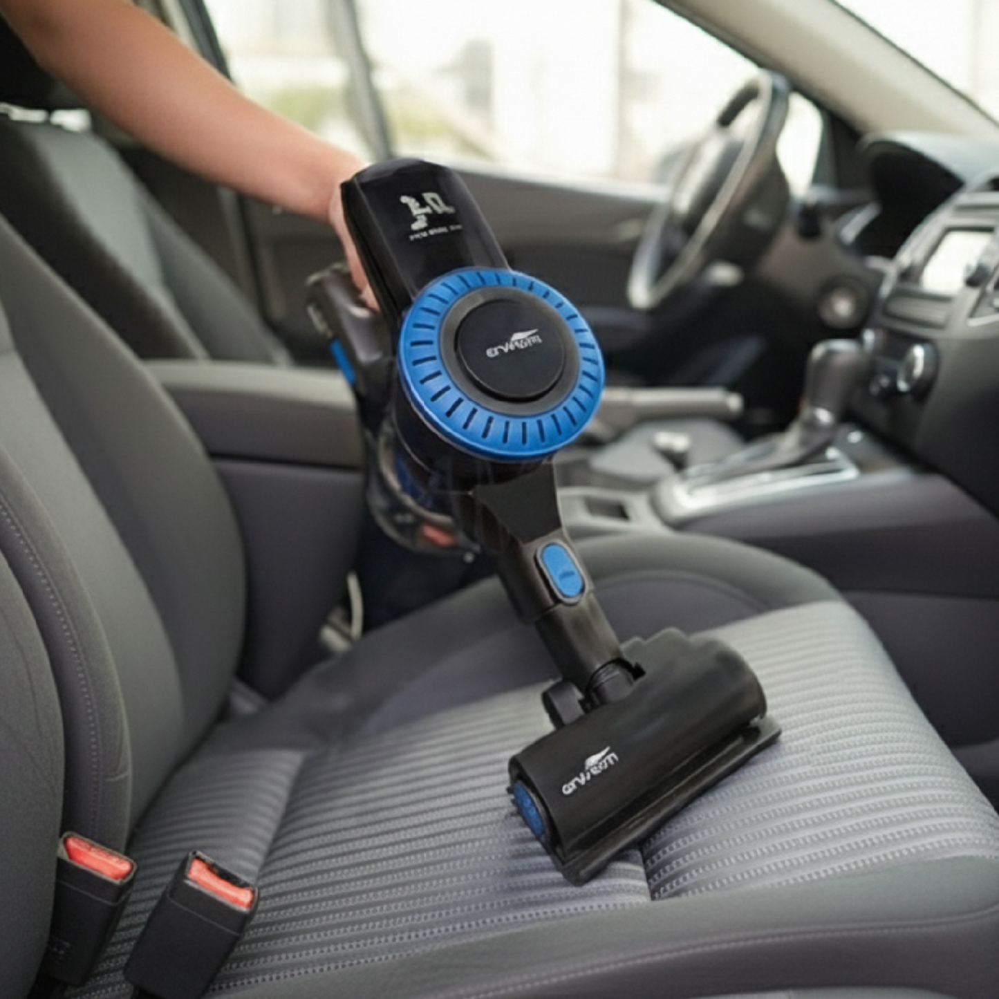 Balai Aspirateur sans fil AIRSTREAM - Aspire les sièges d'une voiture.